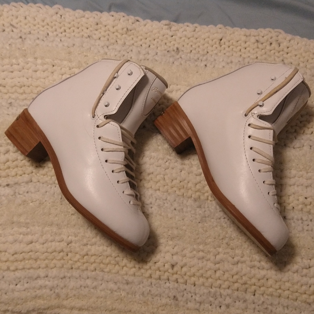 Jackson Premiere Figure Skate Boot (2800), Size 7.5